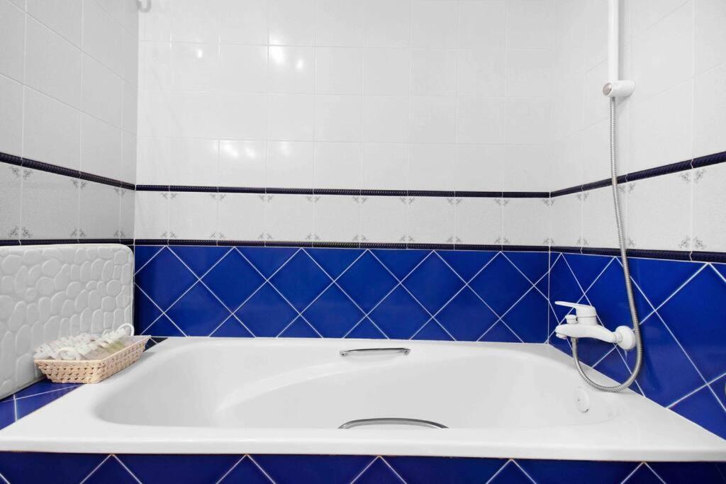 Апартаменти Duplex Tematico Andaluz Con Agradable Terraza - El Mirador De Benahavis 2 Екстер'єр фото